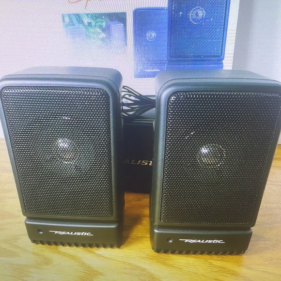 Realistic minimus 0.9 portable amplified studio speaker case cables - Picture 9 of 13